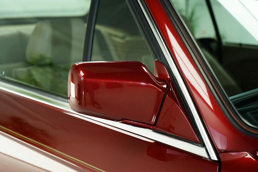 Детали экстерьера BMW 325i Convertible (Calypso Red) 1990 года  (фото 64 из 190)